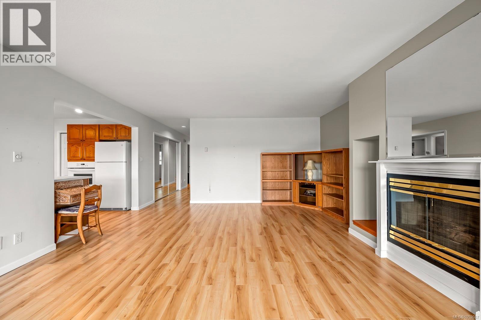 104 2970 Cliffe Ave Property Photo 17