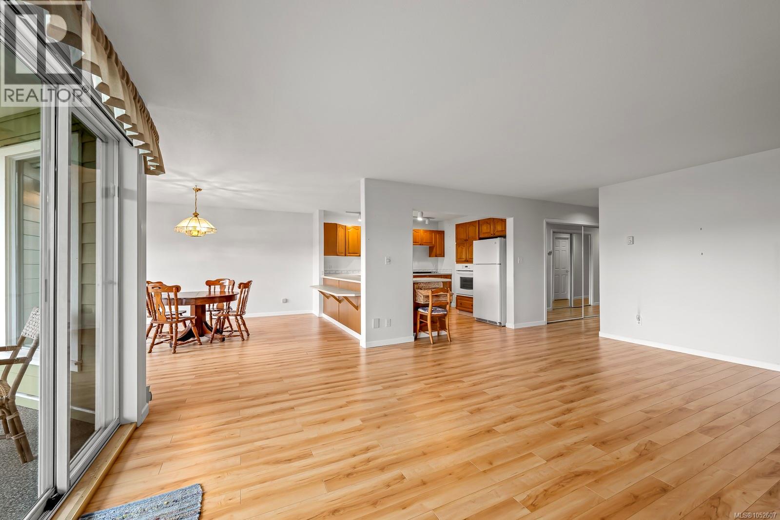 104 2970 Cliffe Ave Property Photo 18