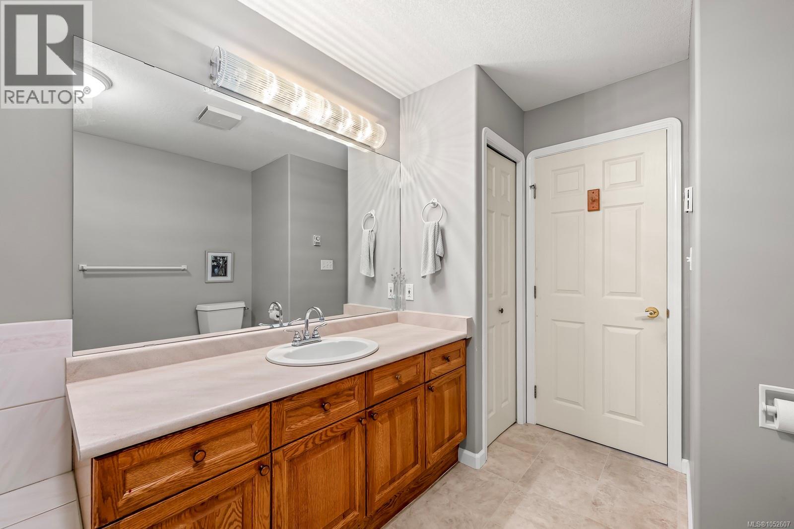 104 2970 Cliffe Ave Property Photo 25