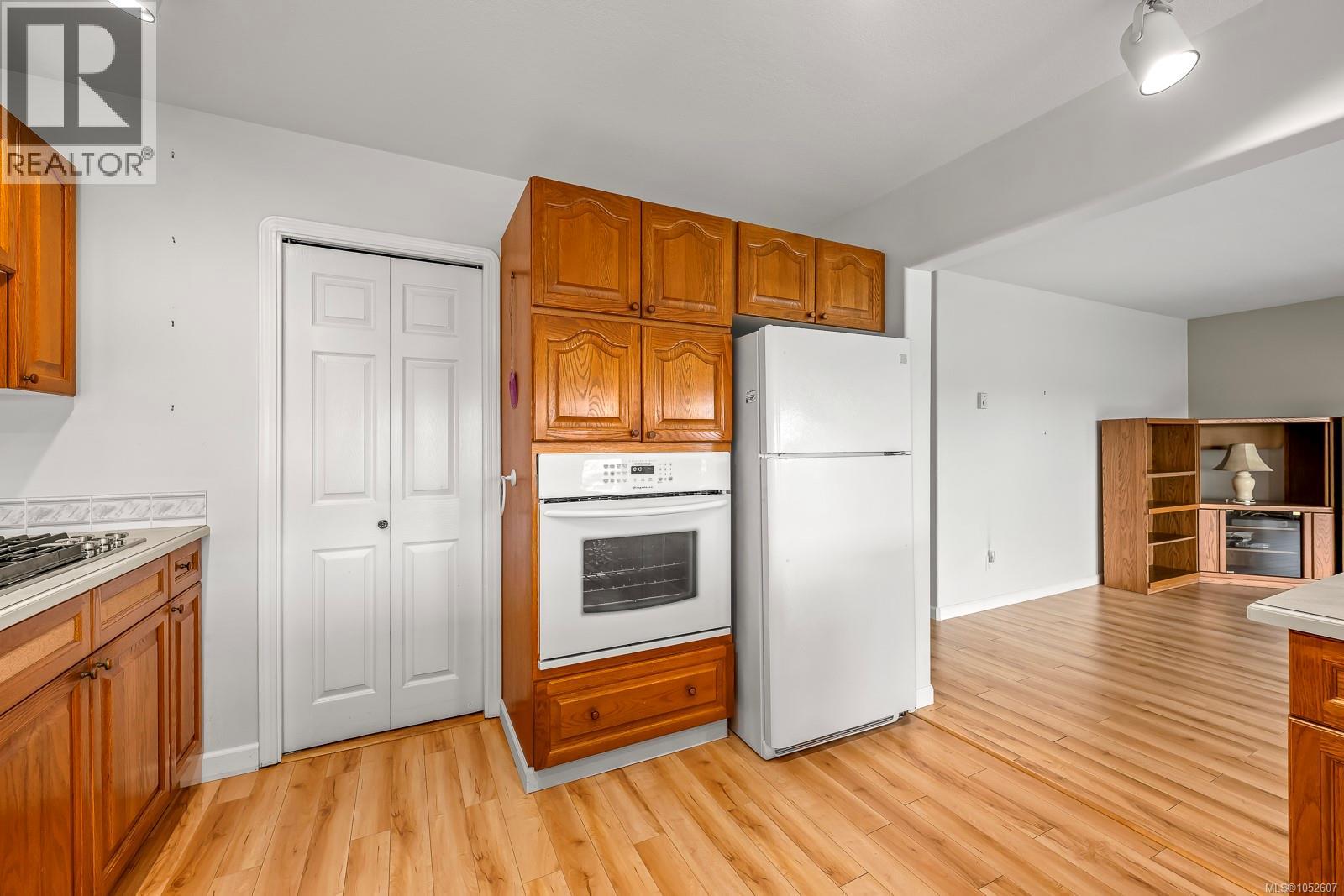 104 2970 Cliffe Ave Property Photo 76