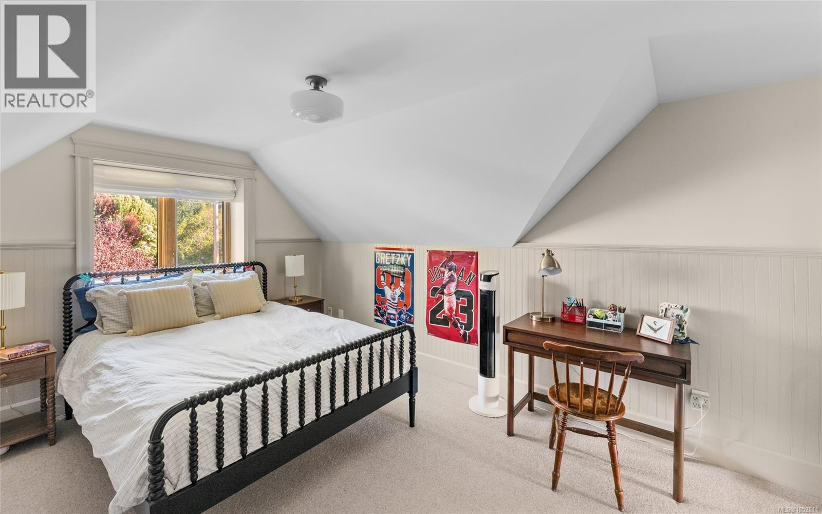 964 Newport Ave Property Photo 24