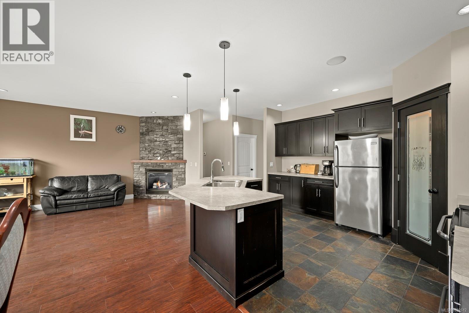 2644 Kendal Ave Property Photo 17