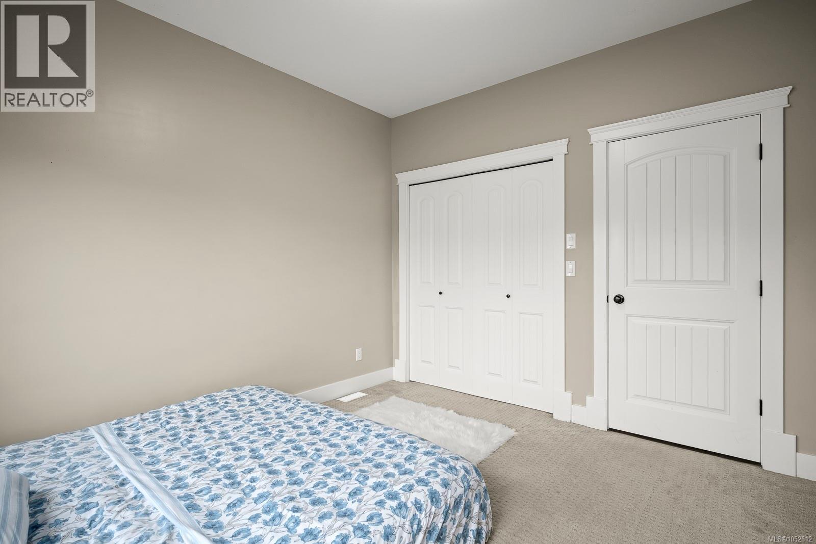 2644 Kendal Ave Property Photo 51