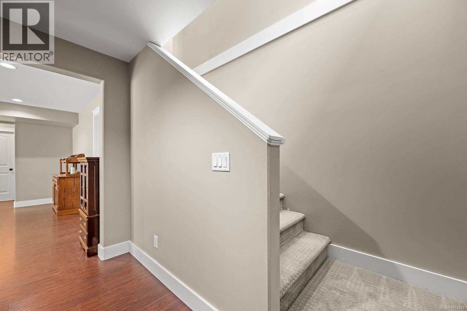 2644 Kendal Ave Property Photo 55