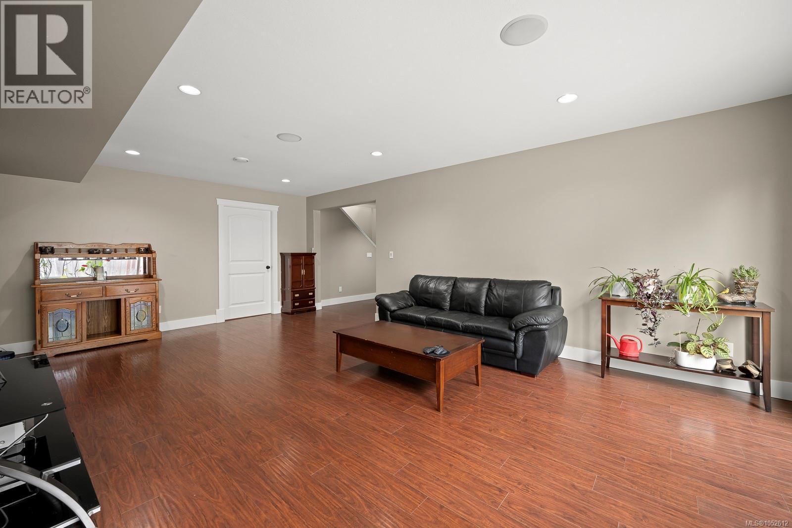 2644 Kendal Ave Property Photo 59