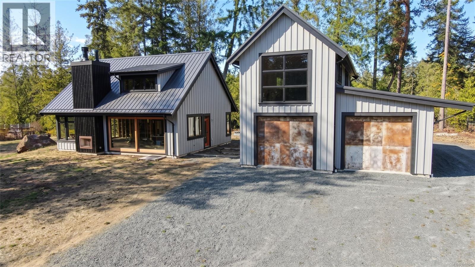 1195 Evergreen Way Property Photo 1