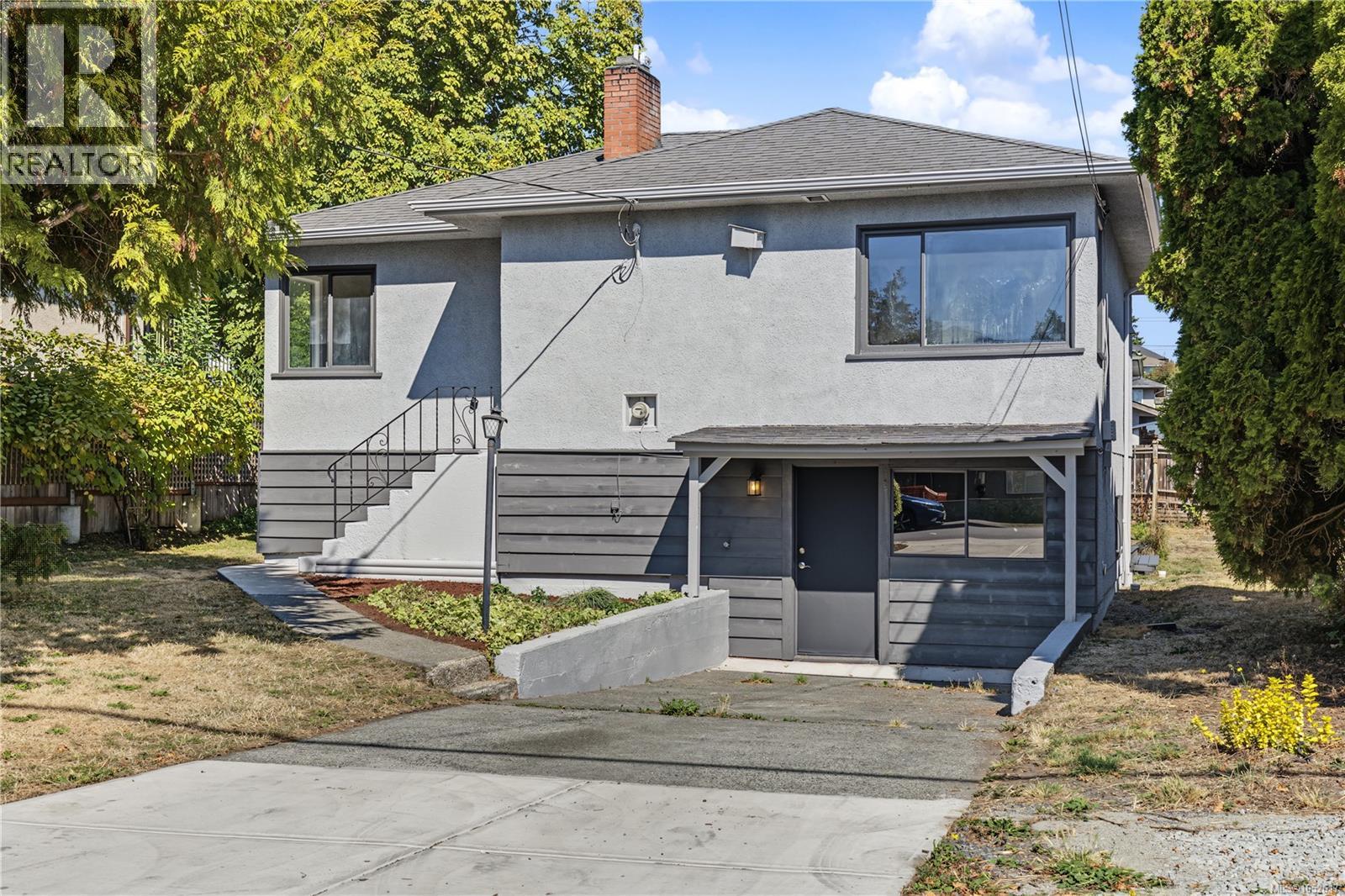 244 Regina Ave Property Photo 1