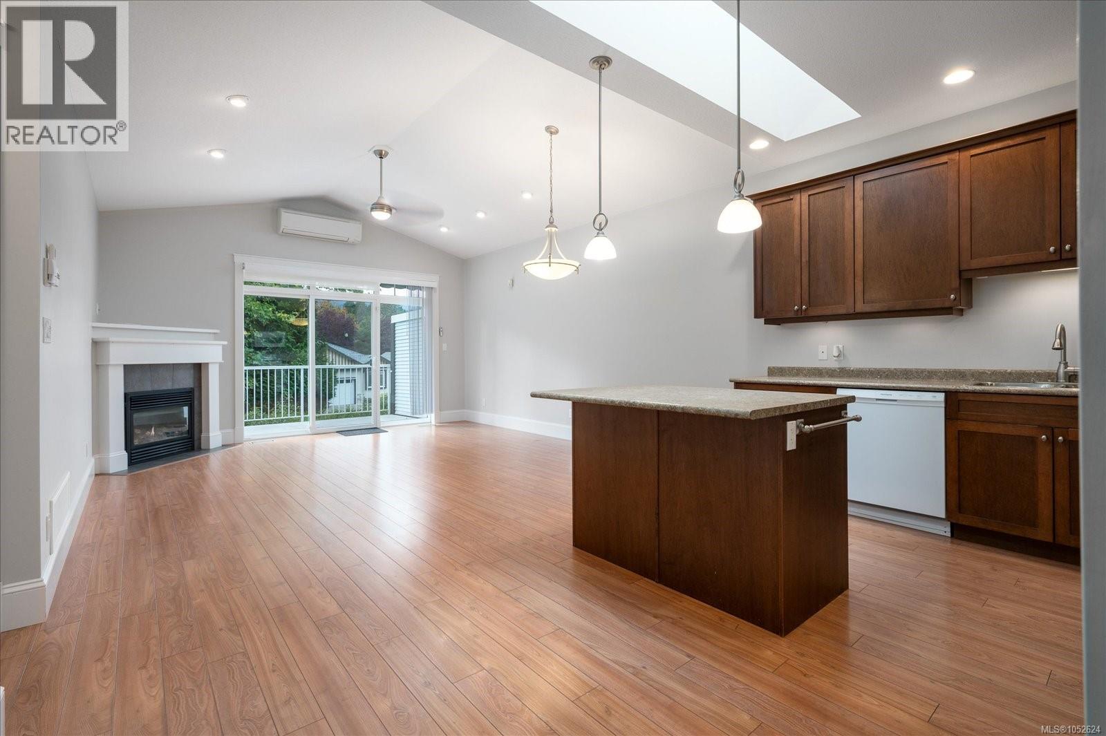 31 3110 Cook St Property Photo 6