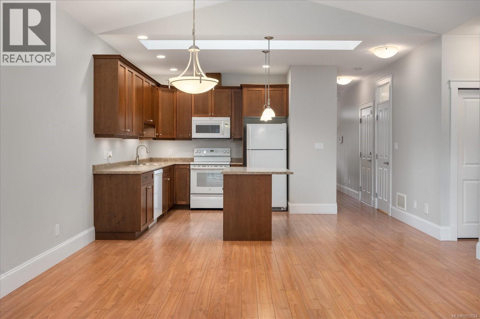 31 3110 Cook St Property Photo 14