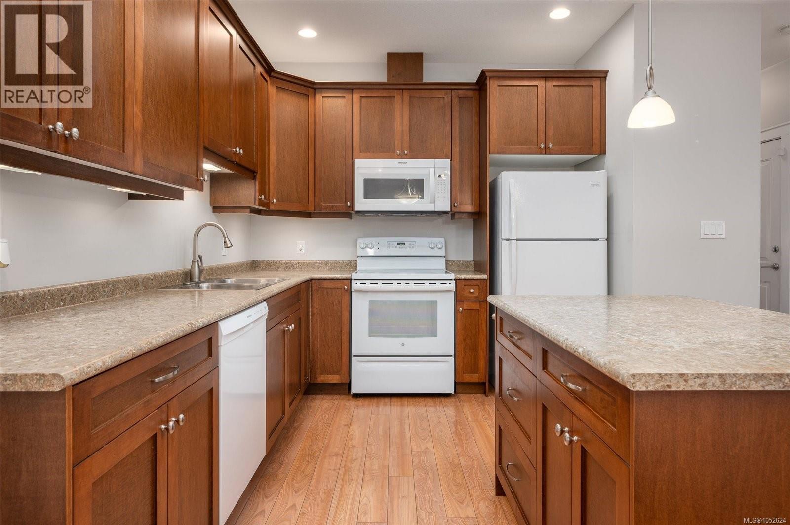31 3110 Cook St Property Photo 15