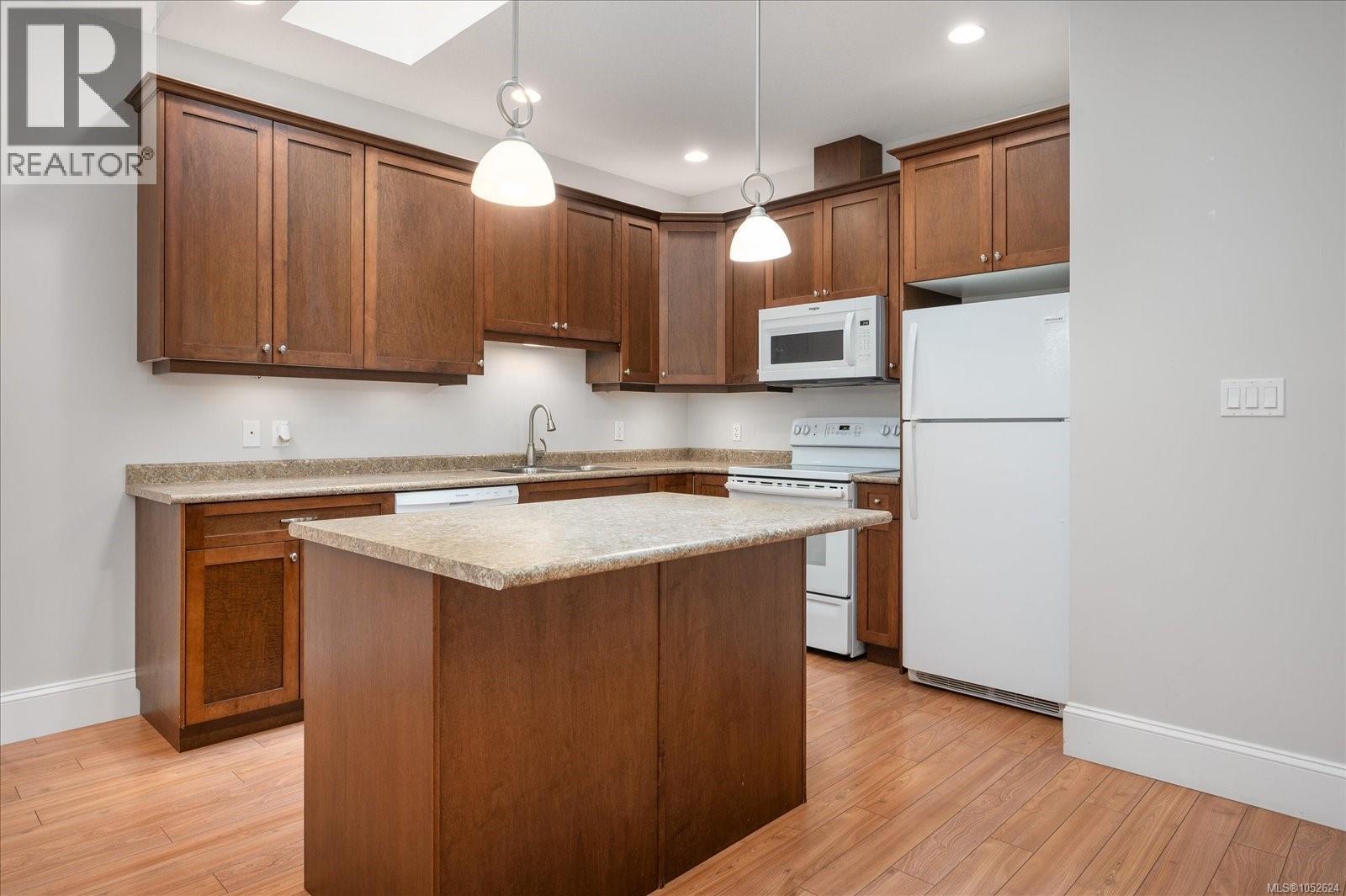 31 3110 Cook St Property Photo 16