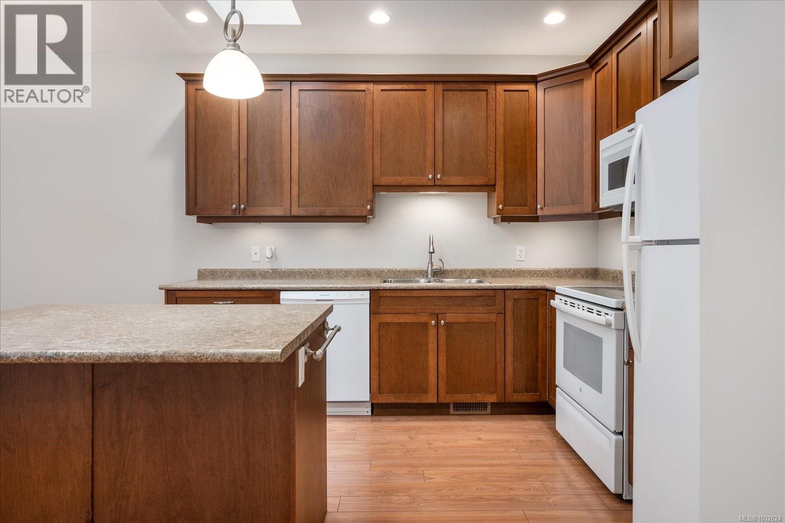 31 3110 Cook St Property Photo 17