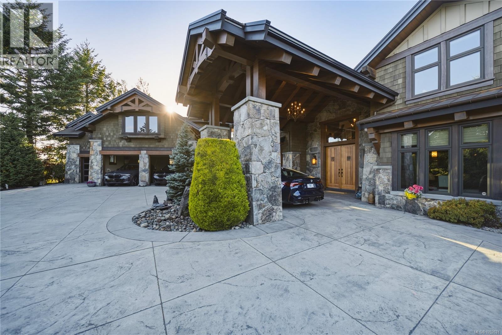 5025 Hinrich View Property Photo 5