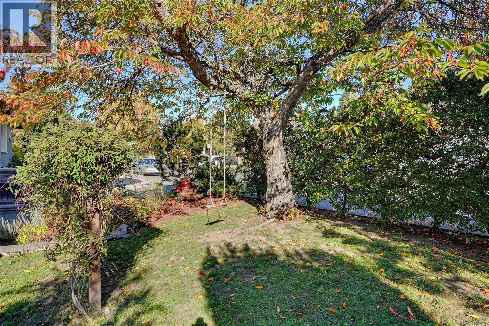 920 Mary St Property Photo 5