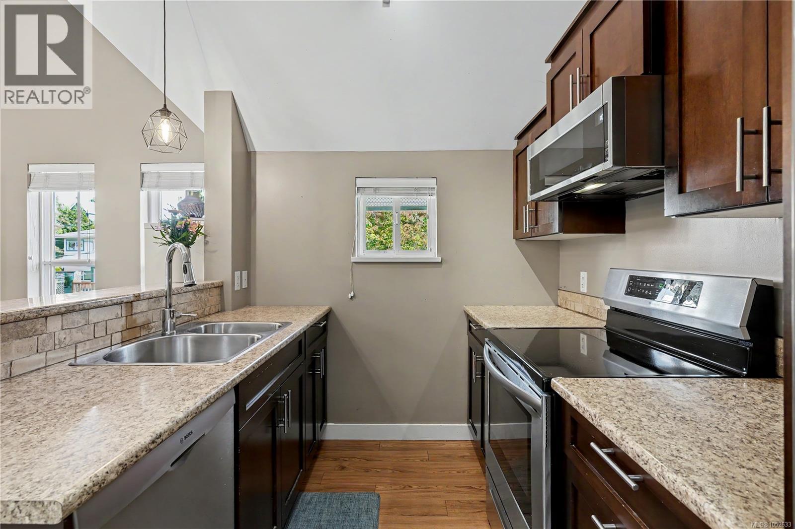 920 Mary St Property Photo 15