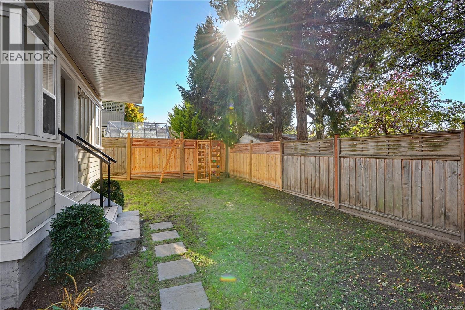 920 Mary St Property Photo 33