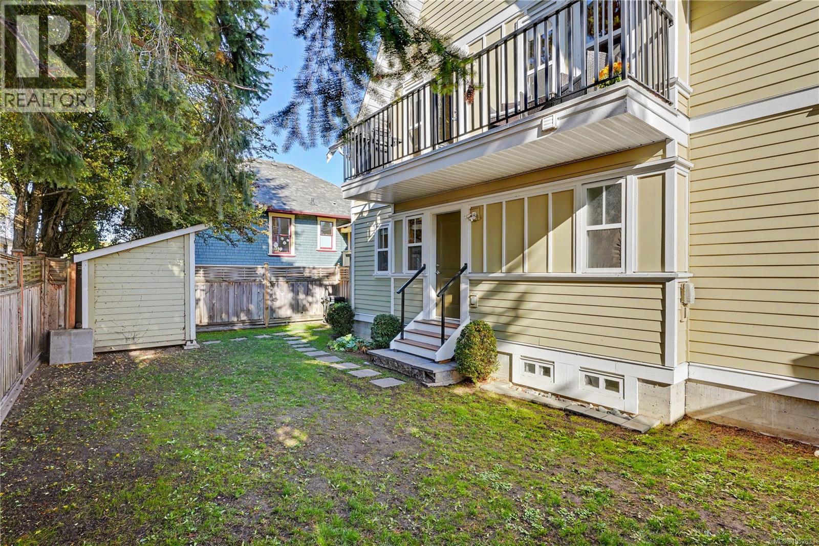 920 Mary St Property Photo 34