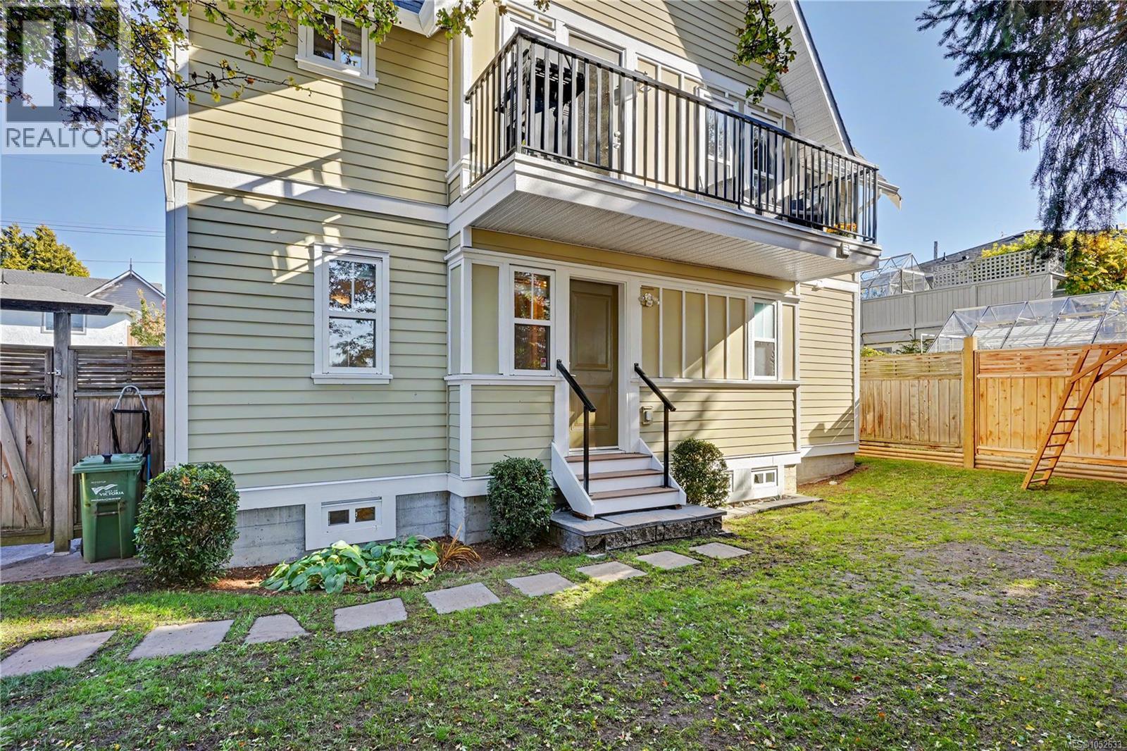920 Mary St Property Photo 35