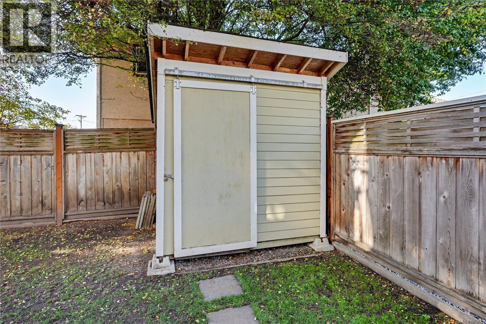 920 Mary St Property Photo 36