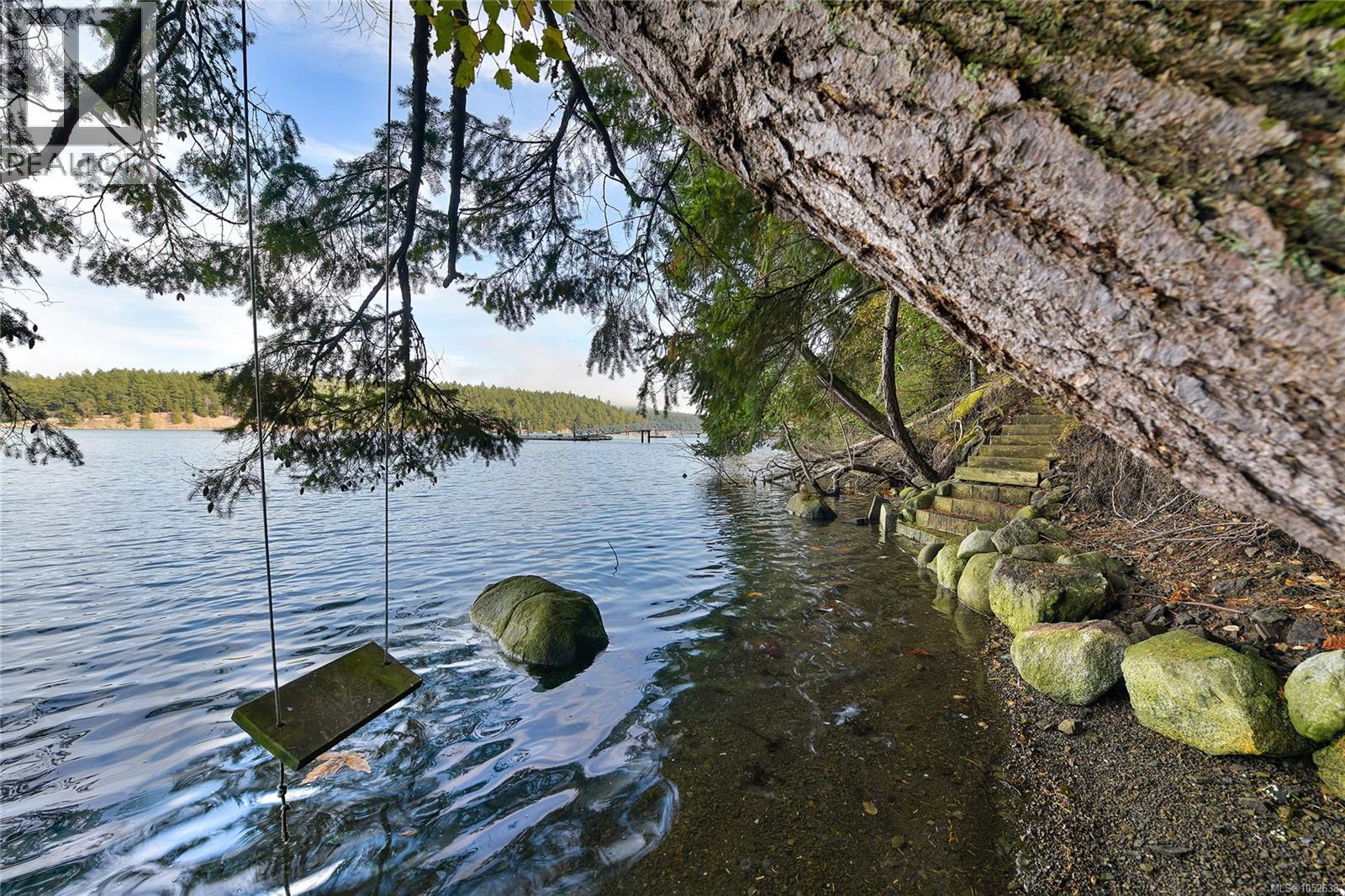 706 Horton Bay Rd Property Photo 1