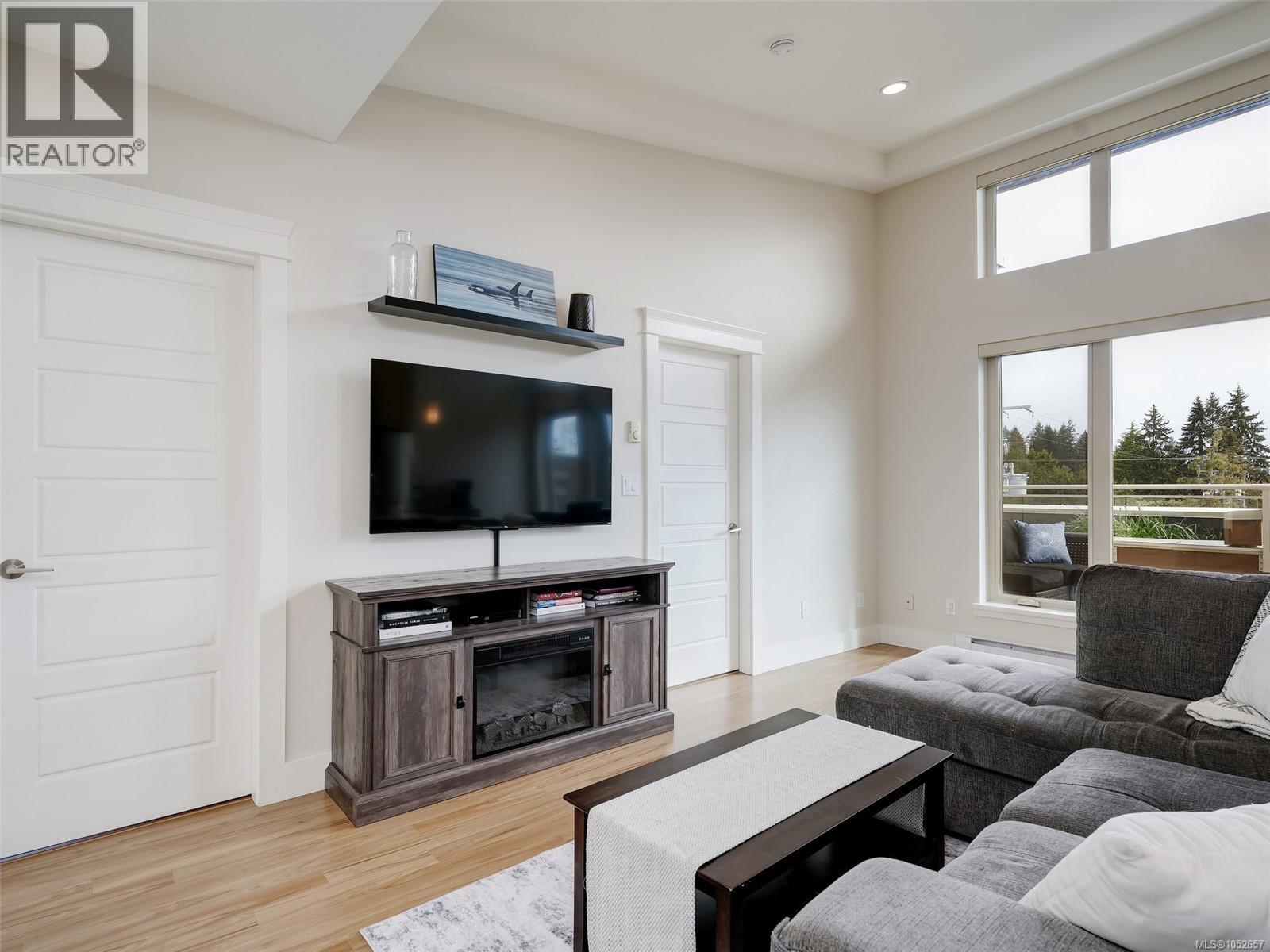 401 7161 West Saanich Rd Property Photo 2