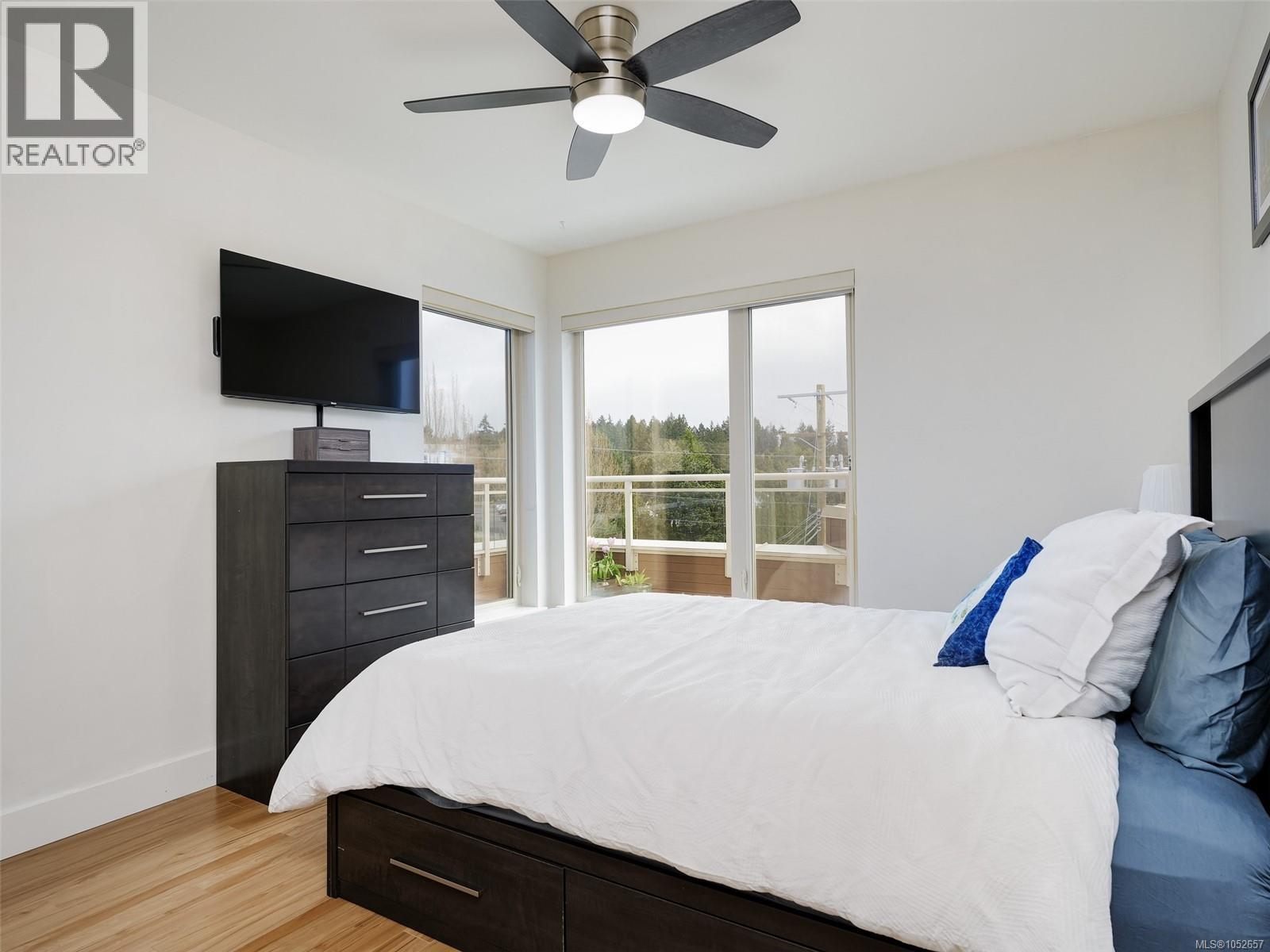 401 7161 West Saanich Rd Property Photo 9