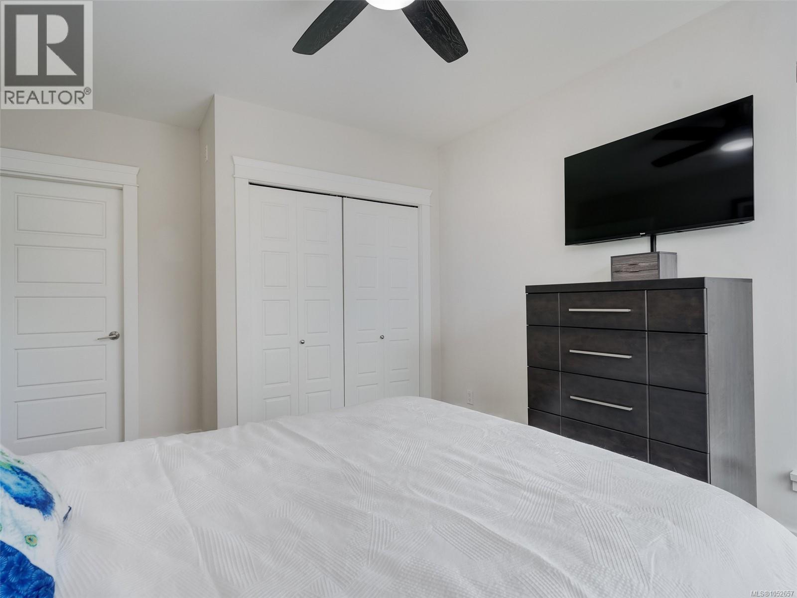 401 7161 West Saanich Rd Property Photo 11