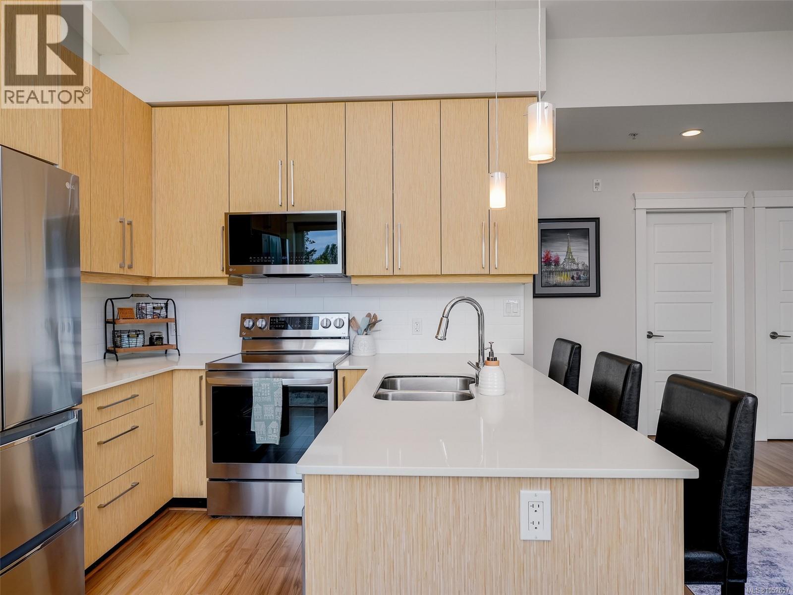 401 7161 West Saanich Rd Property Photo 34