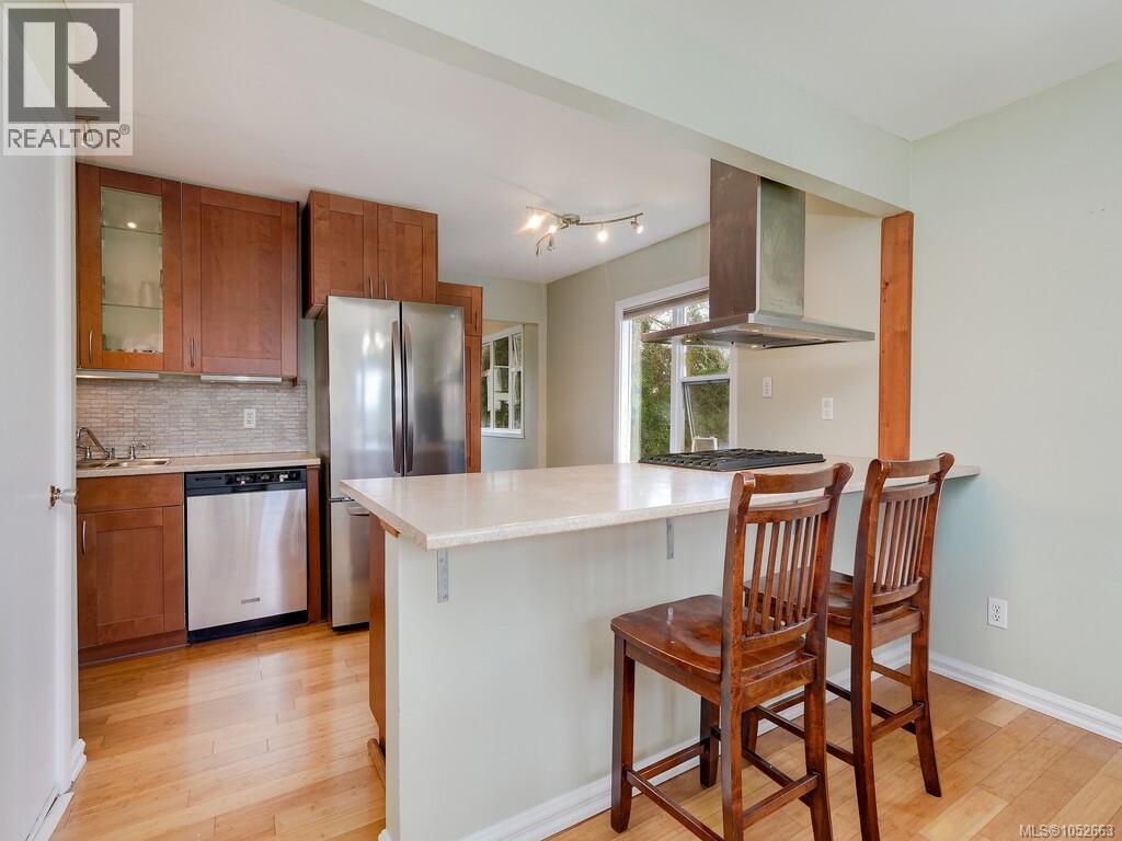 915 Inskip St Property Photo 3