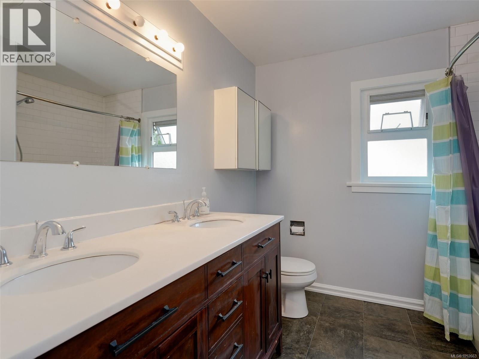 915 Inskip St Property Photo 10