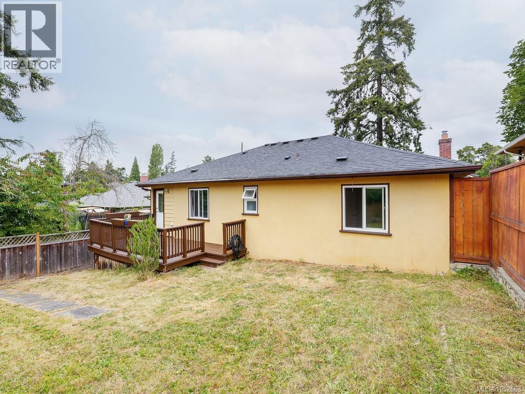 915 Inskip St Property Photo 16