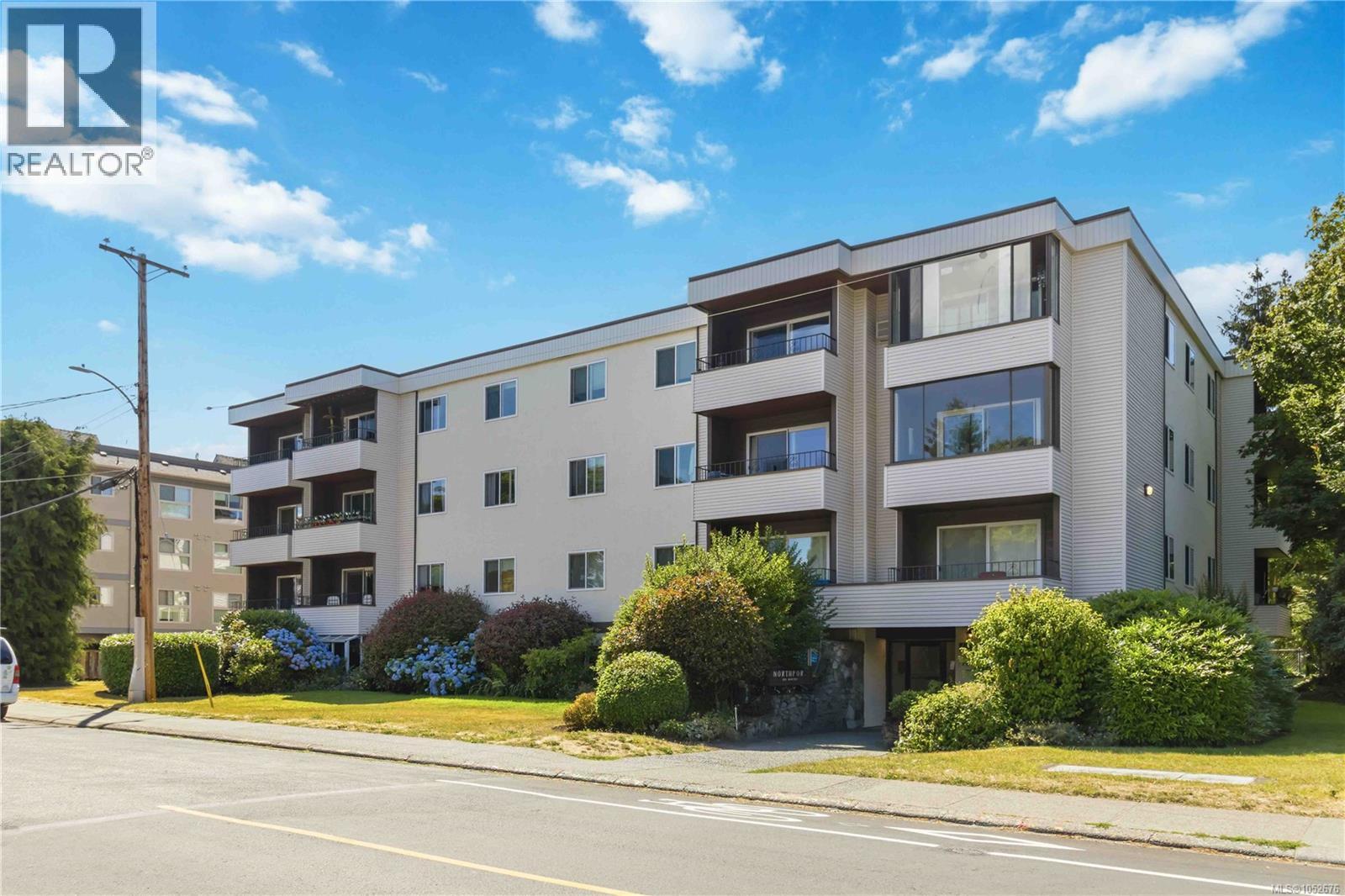 401 1571 Mortimer St Property Photo 3