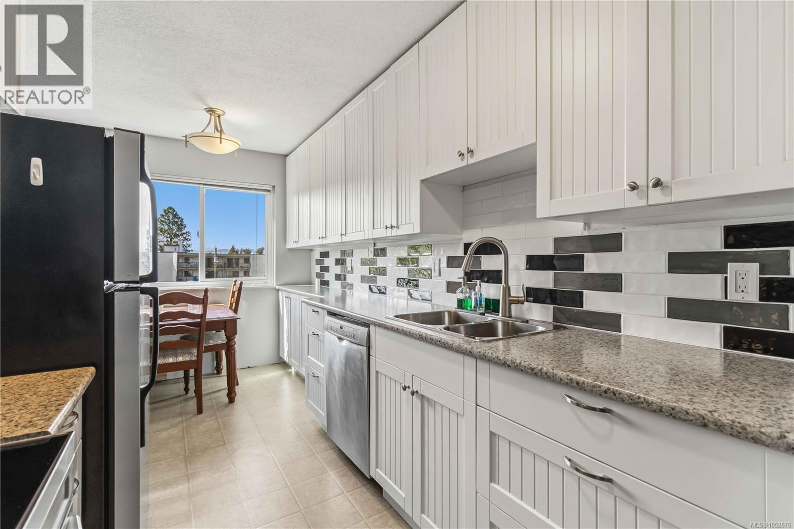 401 1571 Mortimer St Property Photo 15