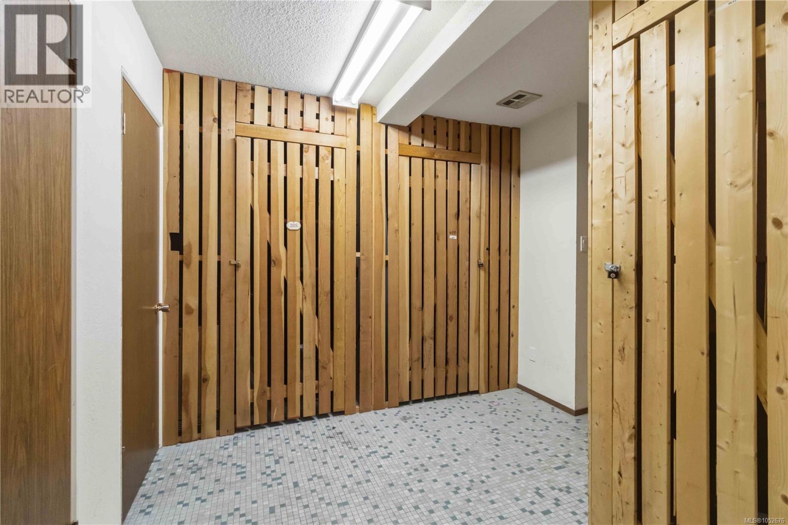 401 1571 Mortimer St Property Photo 30