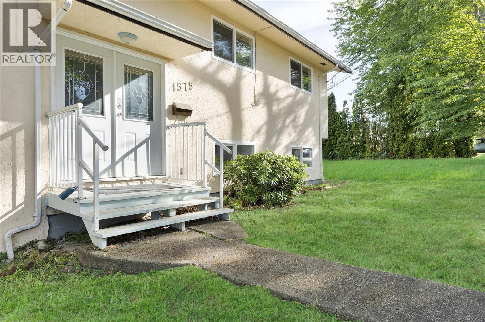 1575 Burton Ave Property Photo 3