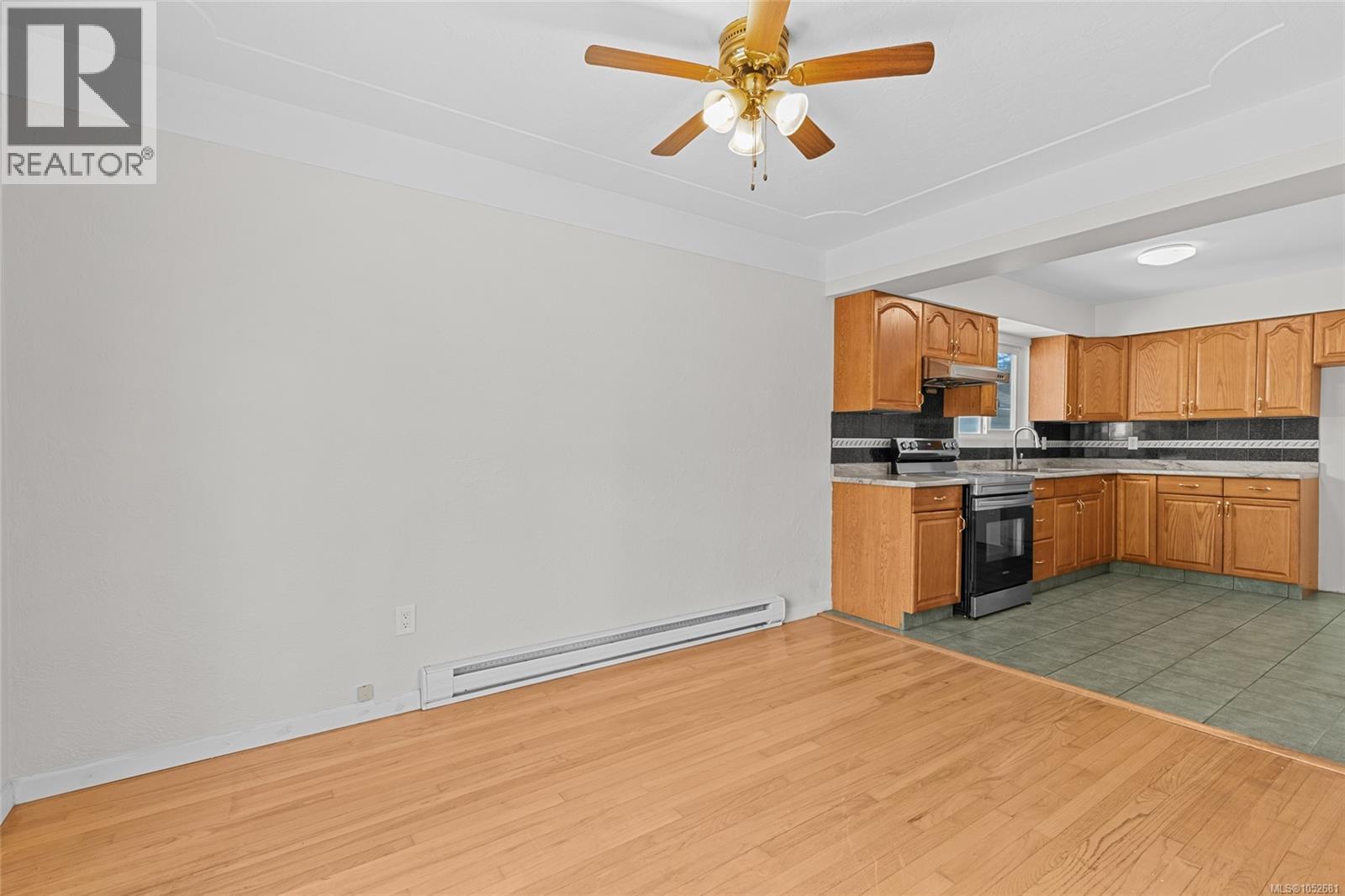 1575 Burton Ave Property Photo 9