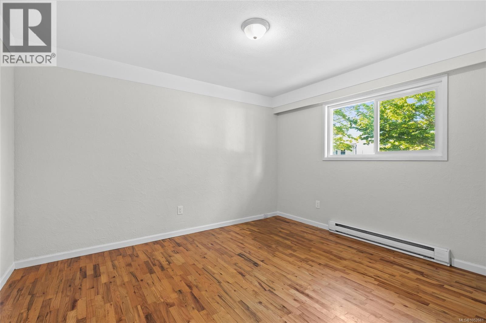 1575 Burton Ave Property Photo 14