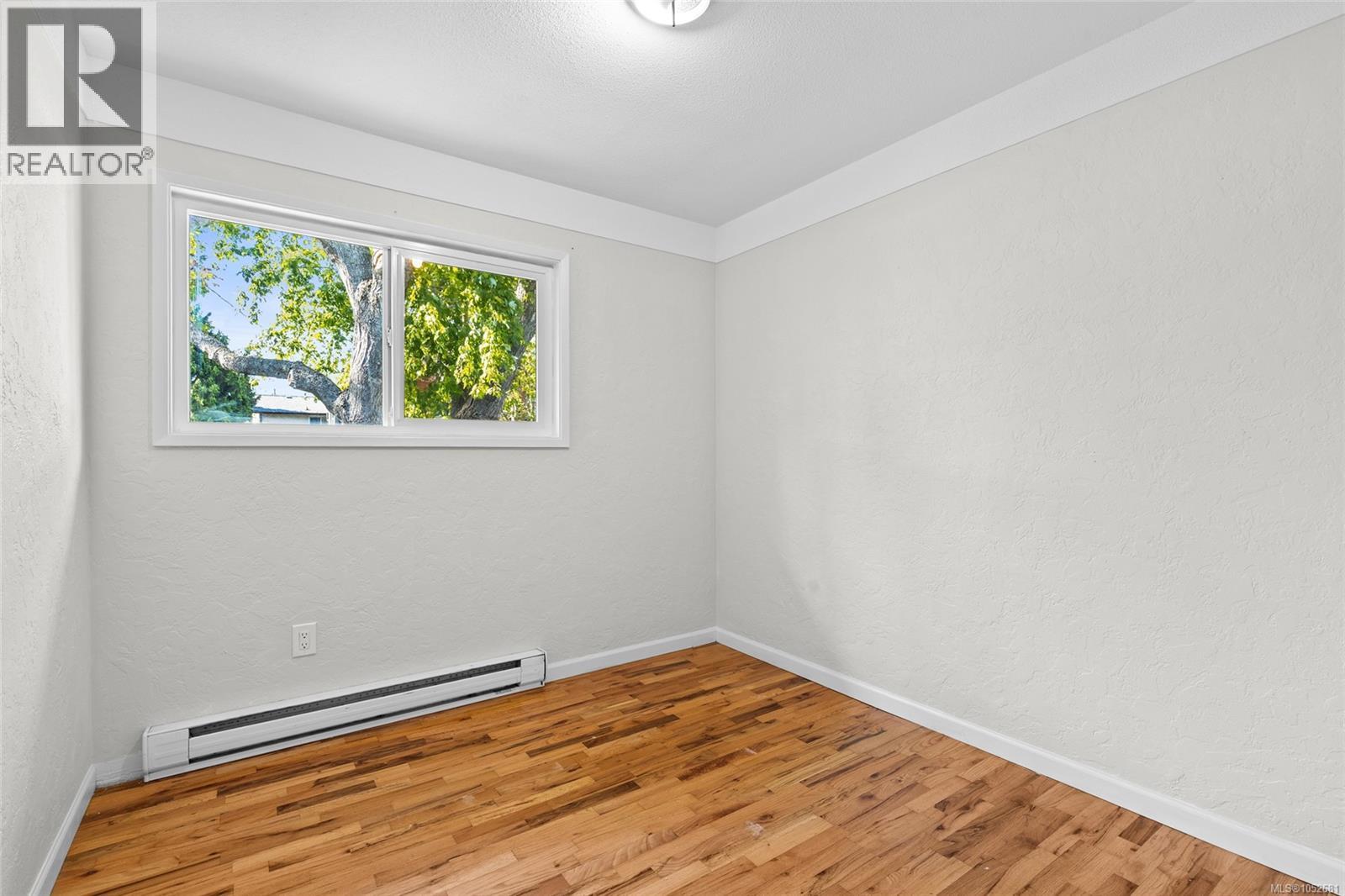 1575 Burton Ave Property Photo 16