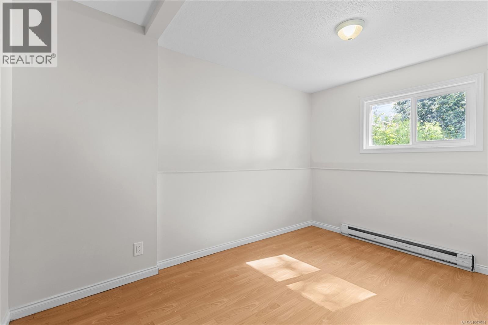 1575 Burton Ave Property Photo 27