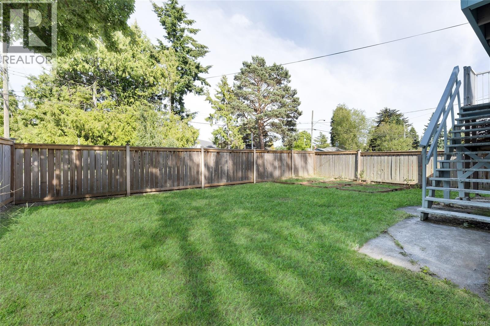 1575 Burton Ave Property Photo 34