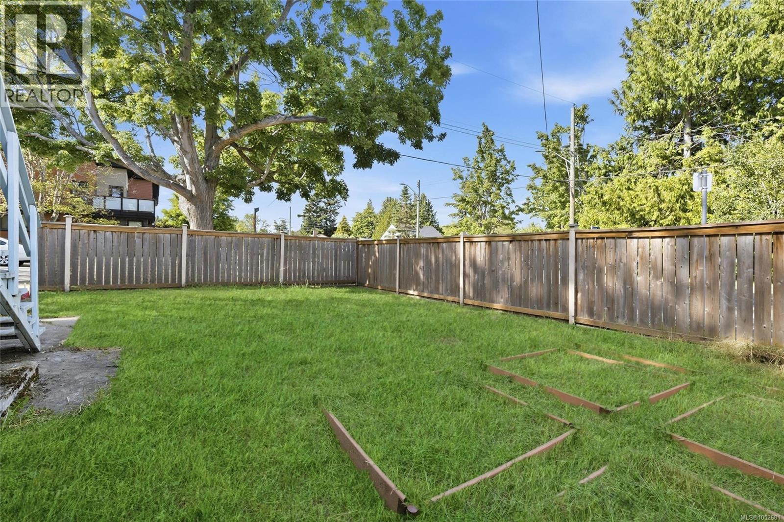 1575 Burton Ave Property Photo 35