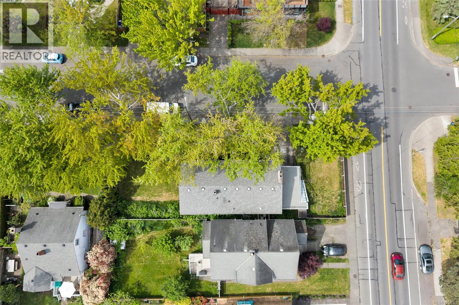 1575 Burton Ave Property Photo 38