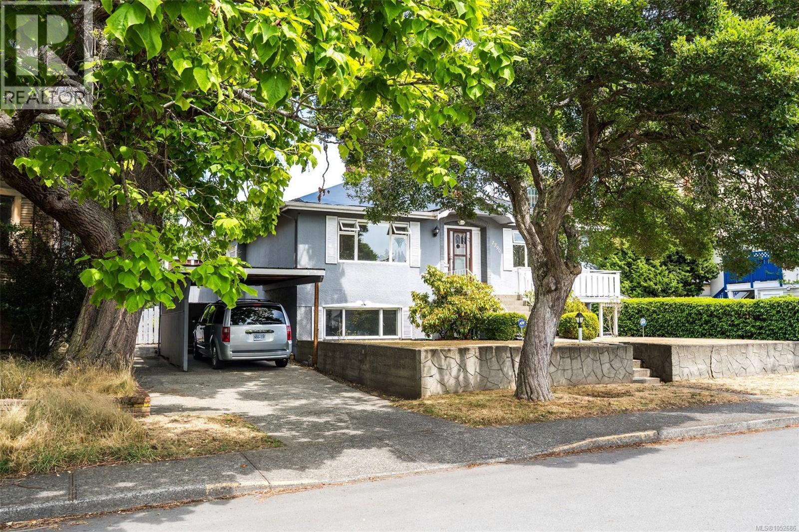 1790 Denman St Property Photo 2