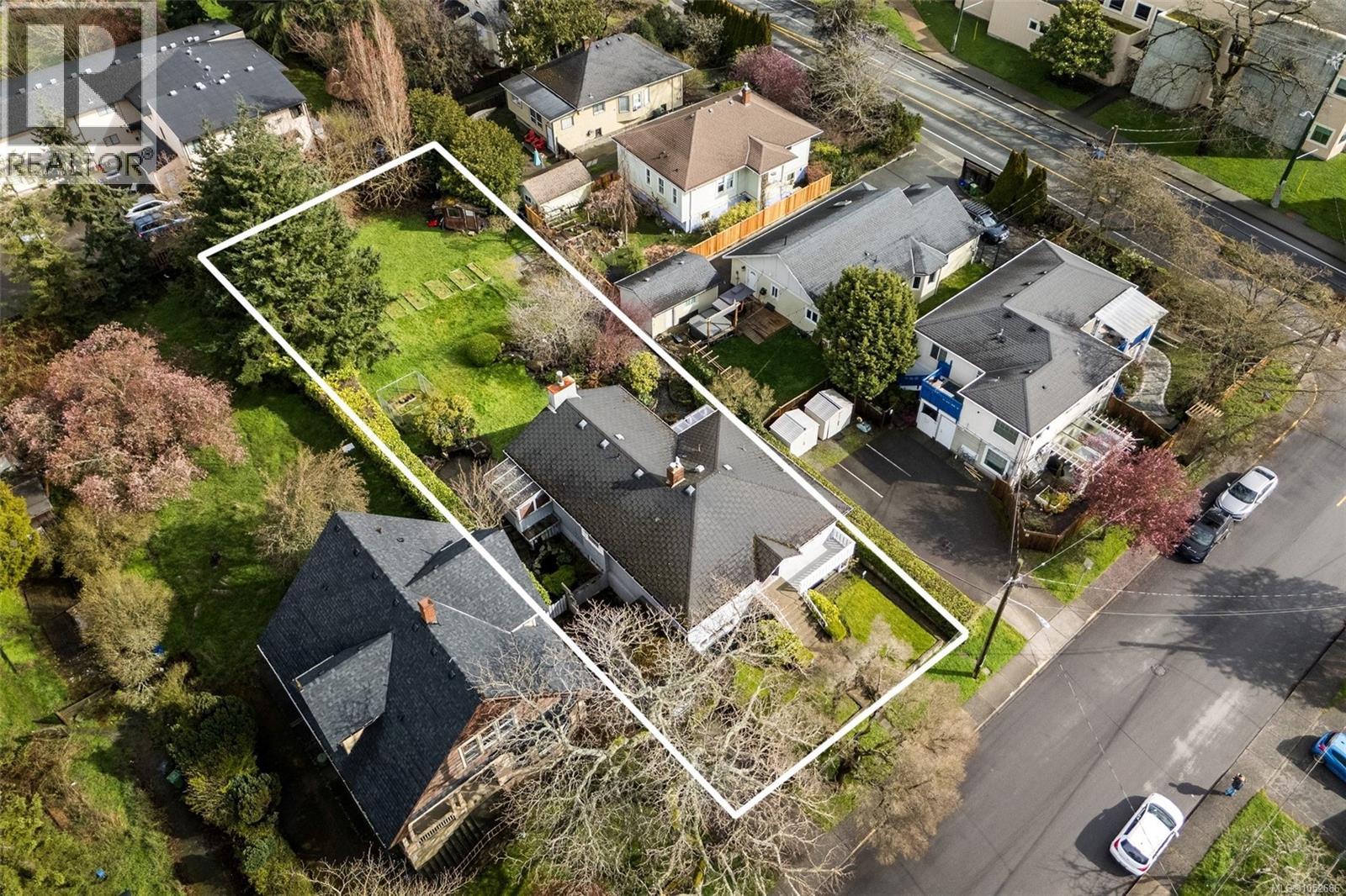 1790 Denman St Property Photo 3