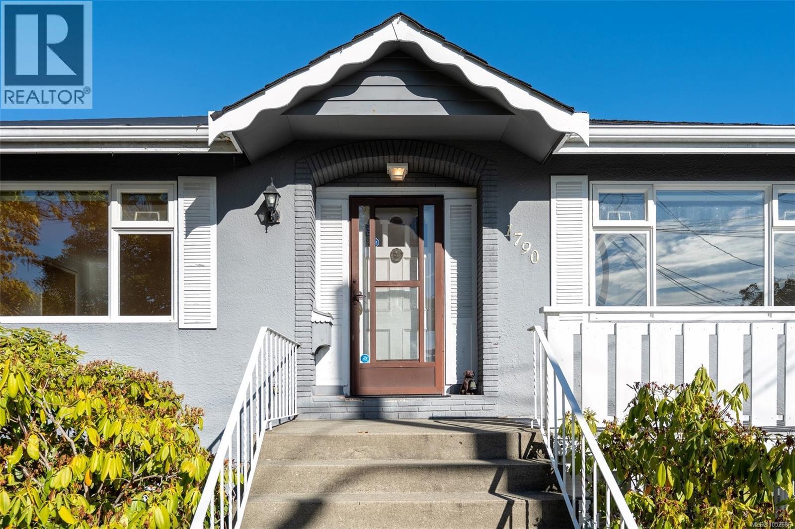1790 Denman St Property Photo 4