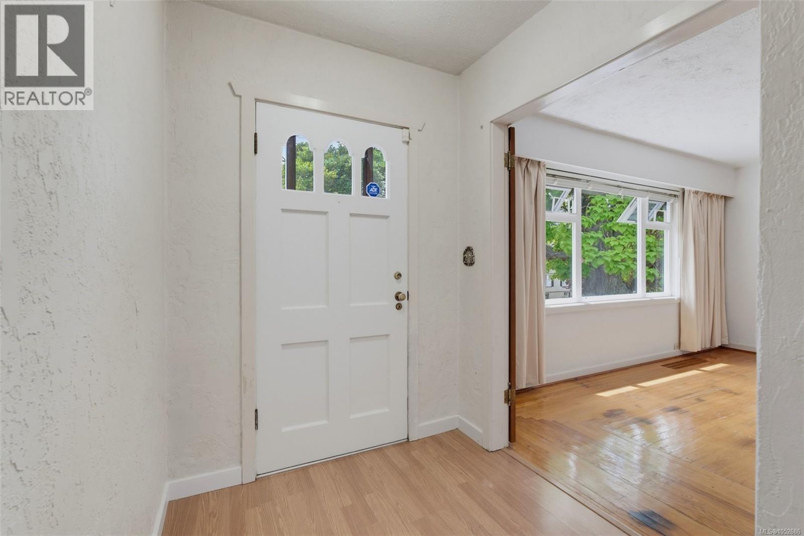 1790 Denman St Property Photo 5