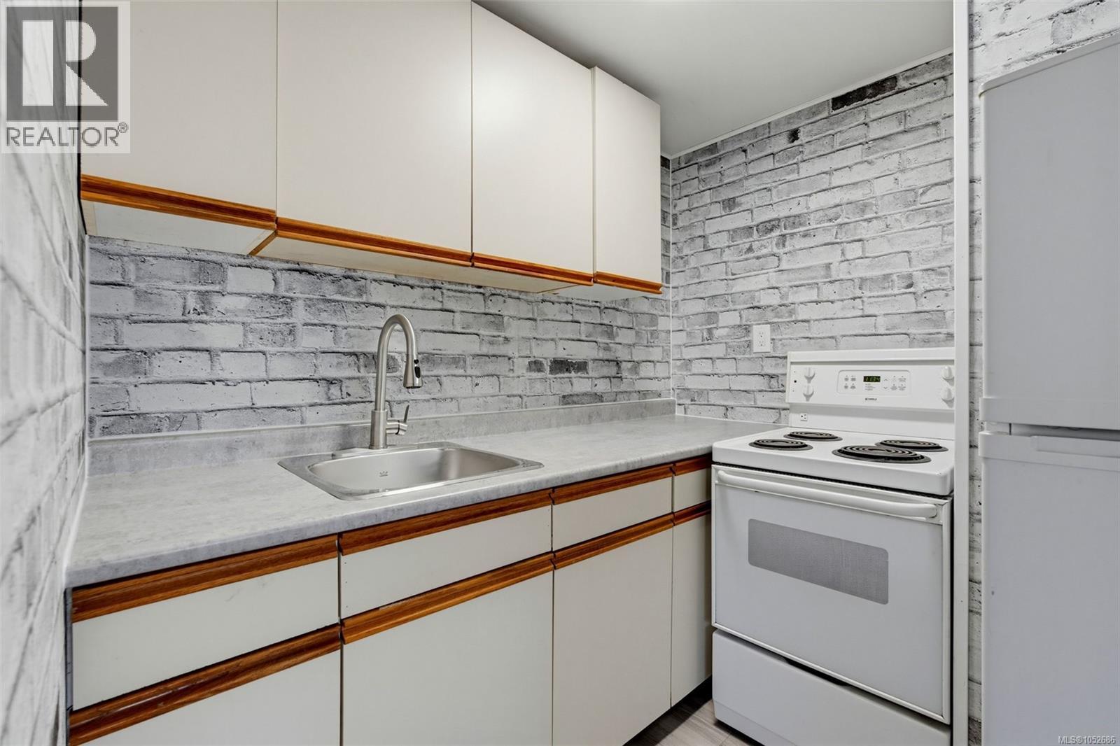 1790 Denman St Property Photo 22