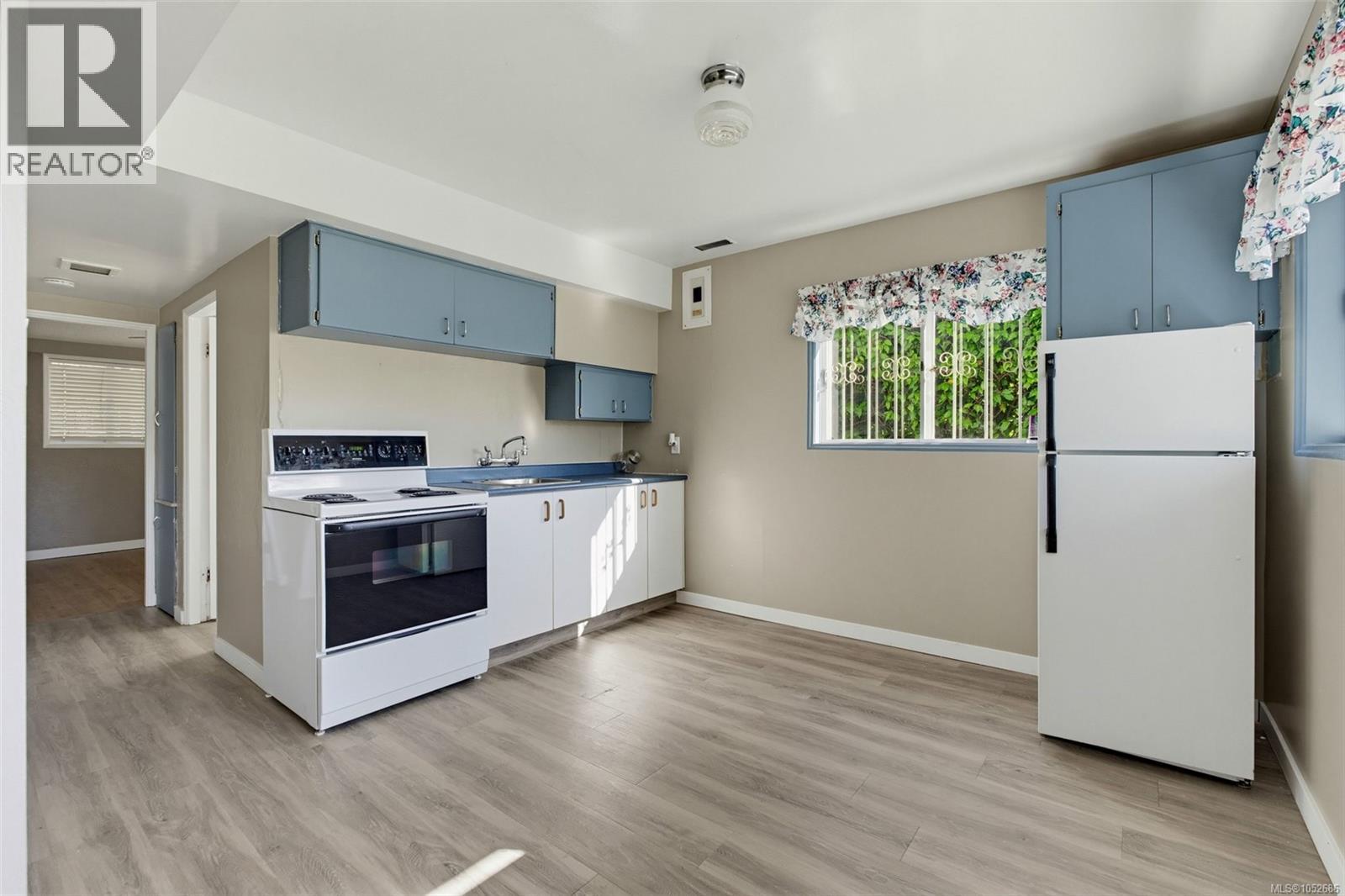1790 Denman St Property Photo 26