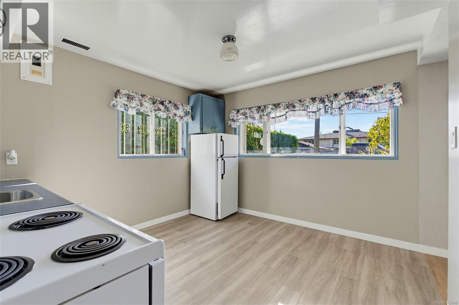 1790 Denman St Property Photo 28