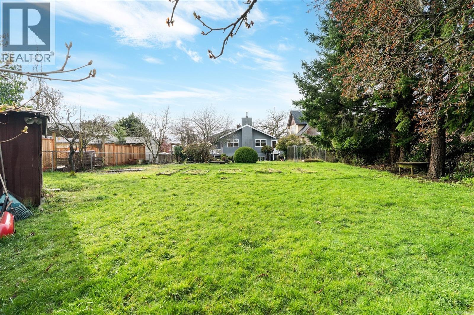 1790 Denman St Property Photo 34
